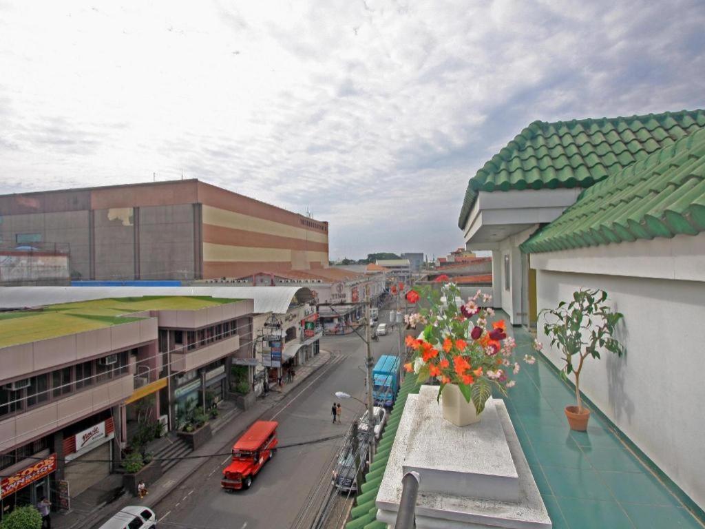 Hotel Galleria Davao Stadt Exterior foto