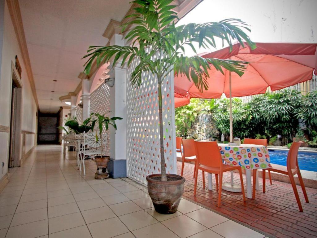 Hotel Galleria Davao Stadt Exterior foto