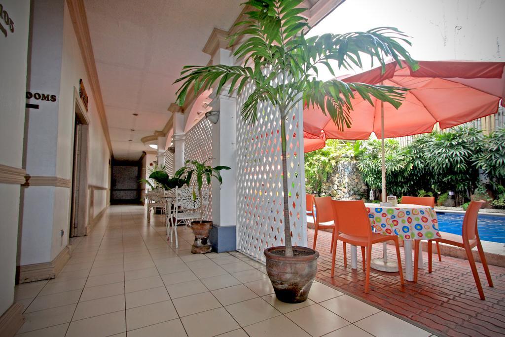 Hotel Galleria Davao Stadt Exterior foto